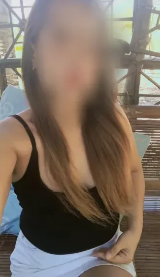 Amber, 32