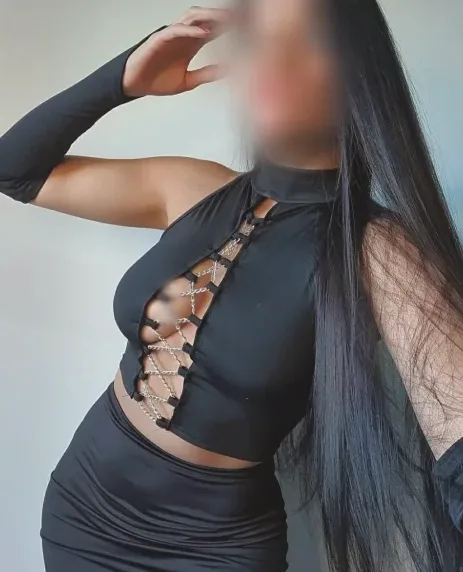Amira, 22