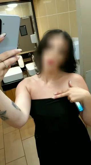 Chloe, 27