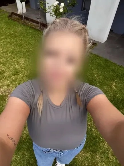 Courtney, 30