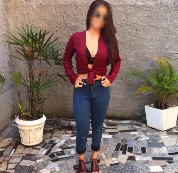 Ella, 34