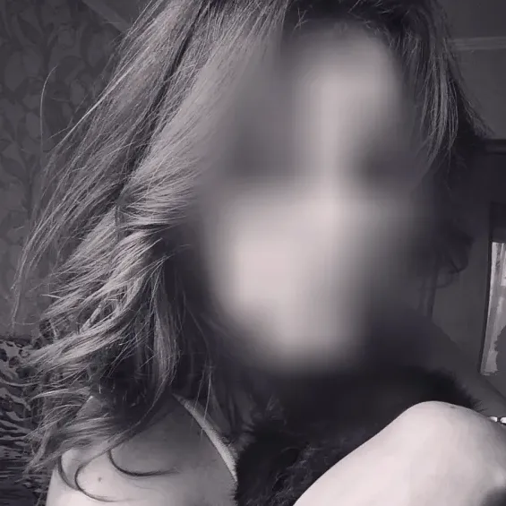 Ewa, 28