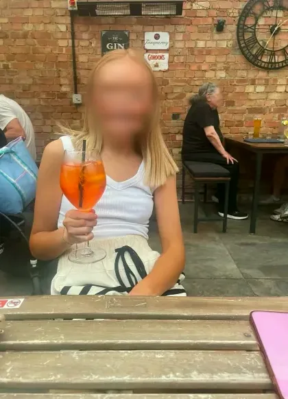 Karolina, 26