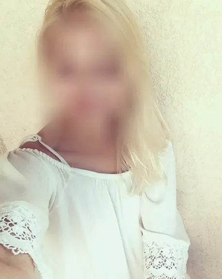 Mia, 34