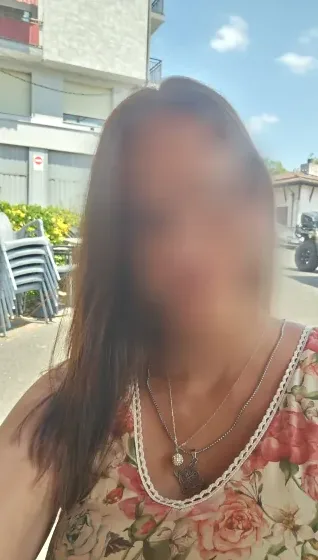Rhona, 39