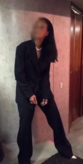 Roisin, 23
